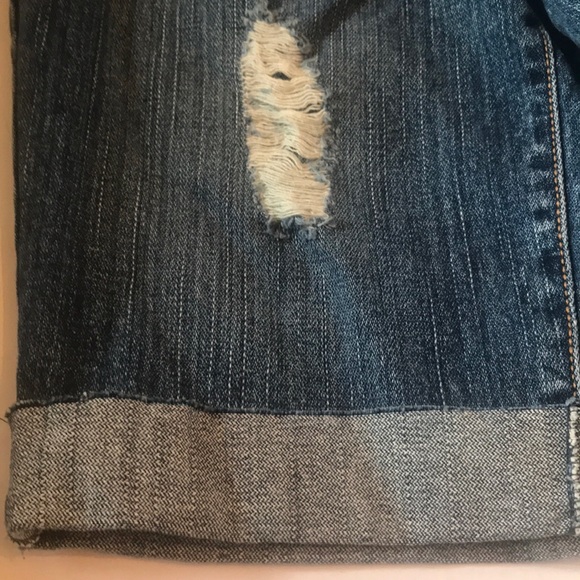 “725” Jean Shorts Distressed . - Picture 7 of 8